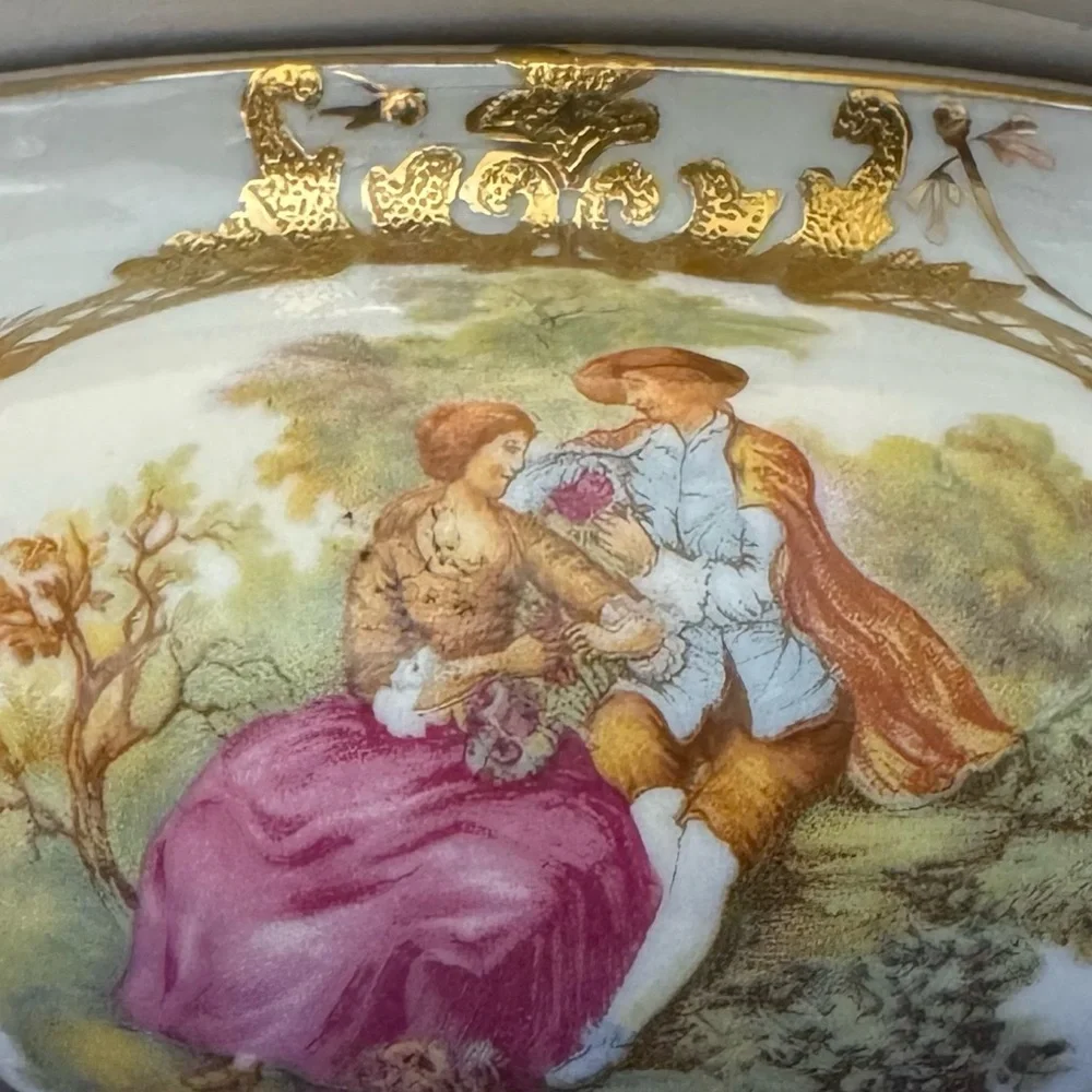 Limoges Gold and White Porcelain Tureen - Picture 13 of 16